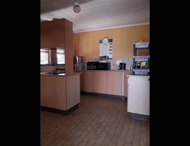 4 BEDROOM HOUSE FOR SALE IN UMLAZI J